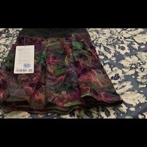 New with tags--- tennis skirt  LULUlemon